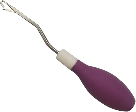 DYNWAVE Latch Hook Tool, Silicone Handle Bent Tool 6.7 Inches Latch Hook Crochet Needle for Crochet Rug Carpet Crafts