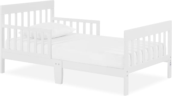 Dream On Me Finn Toddler Bed, GREENGUARD Gold, Pinewood, White